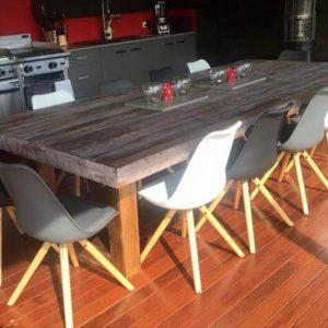 low-cost wooden pallet dining table