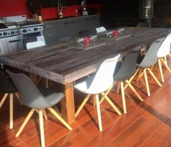 low-cost wooden pallet dining table
