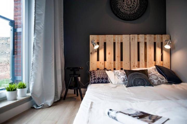 wooden pallet headboard with lights