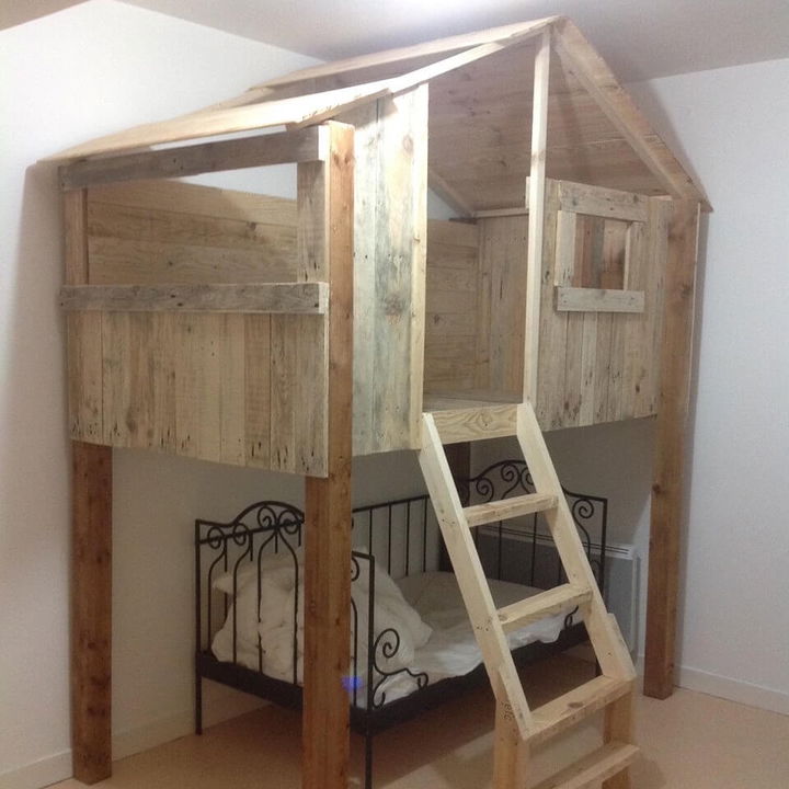 pallet kids playhouse inside the bedroom