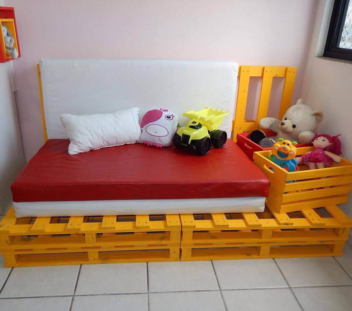 pallet kids sofa or daybed