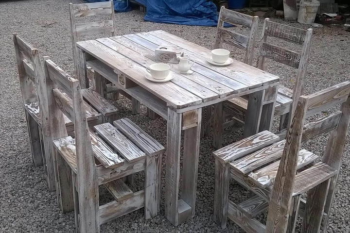 low-cost sturdy pallet outdoor dining set