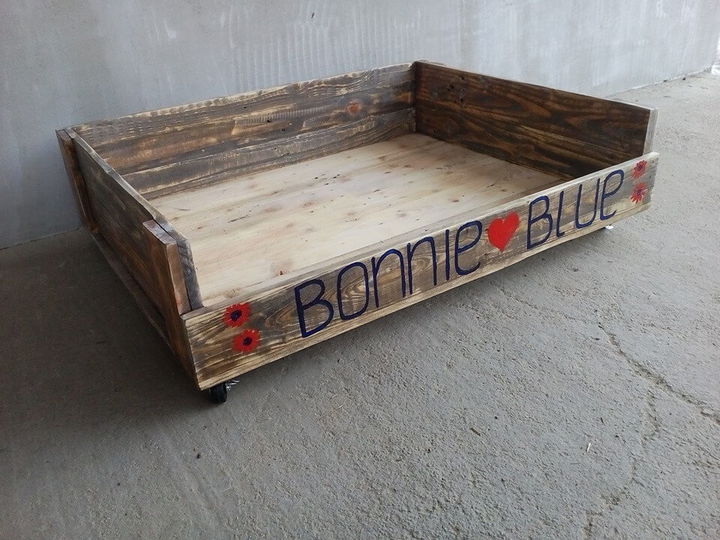 low-cost wooden pallet pet bed