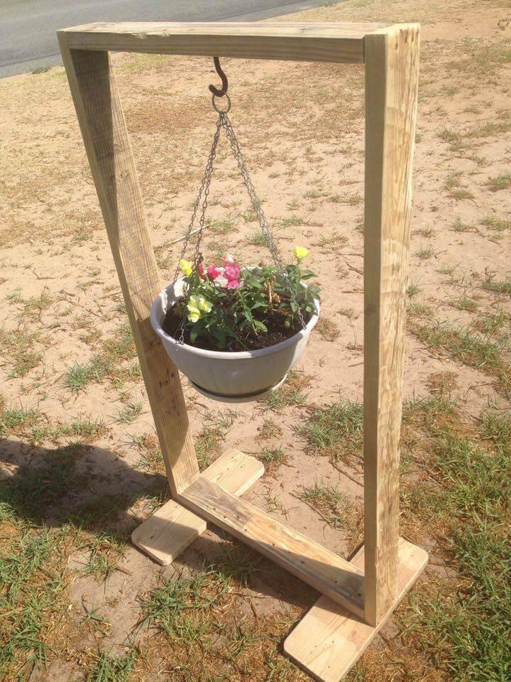 pallet-hanging planter stand