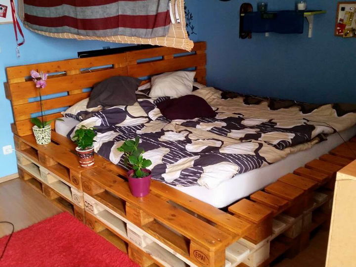 wooden pallet bed