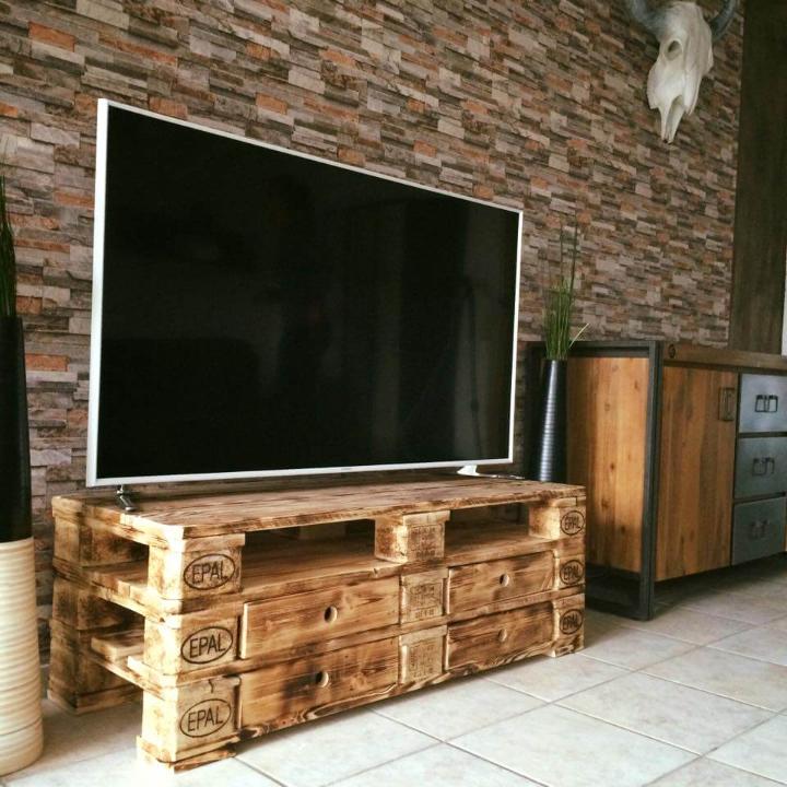 diy wooden pallet TV stand with drawers