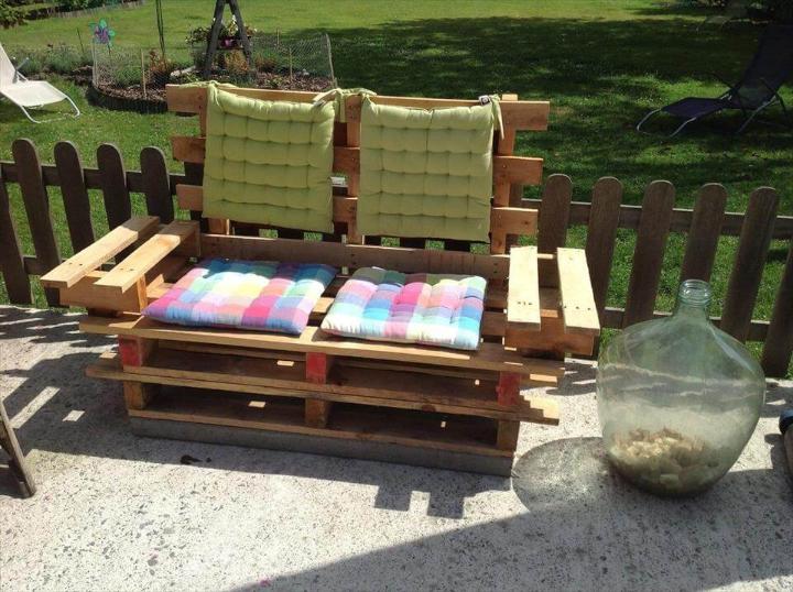 upcycled wooden pallet bench