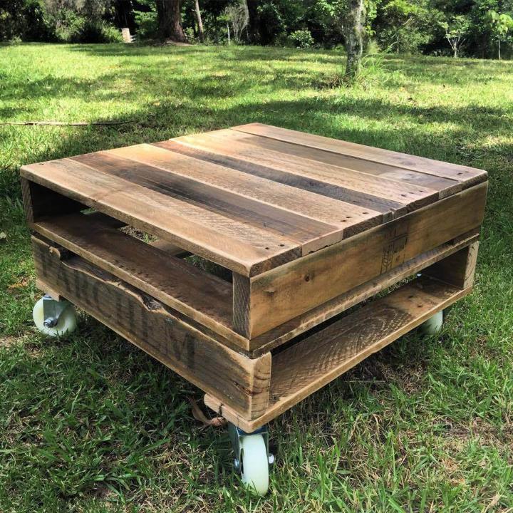 mini pallet coffee table on wheels