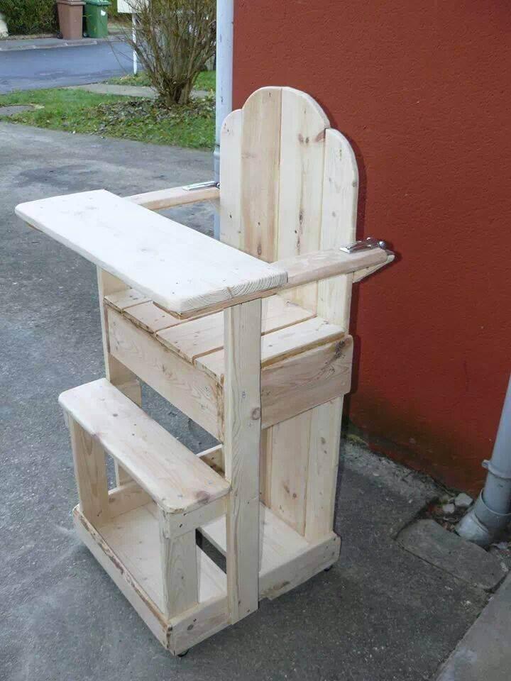 pallet toddler chair with desk surface in front