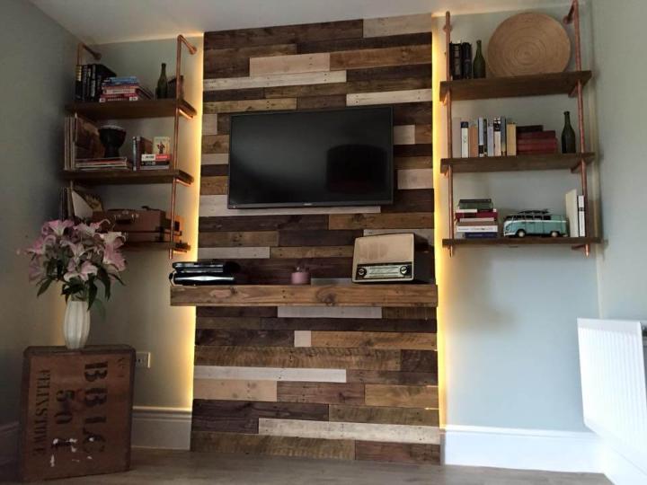 wall hanging pallet entertainment center with book-shelving