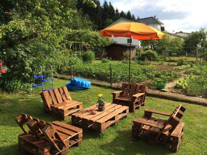 DIY pallet garden sitting set