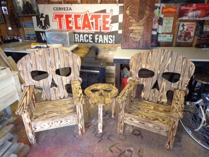 diy pallet horror chairs