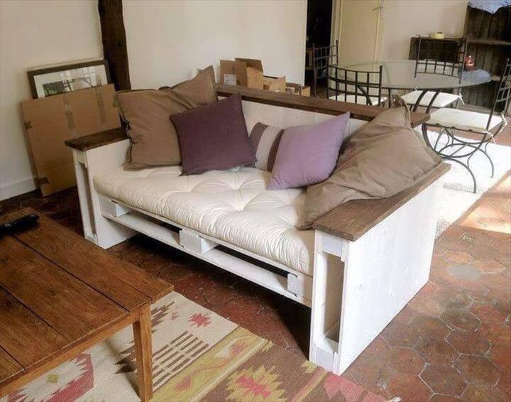 low-cost pallet cushioned sofa