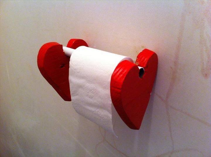 handmade pallet red heart toiler paper roll holder