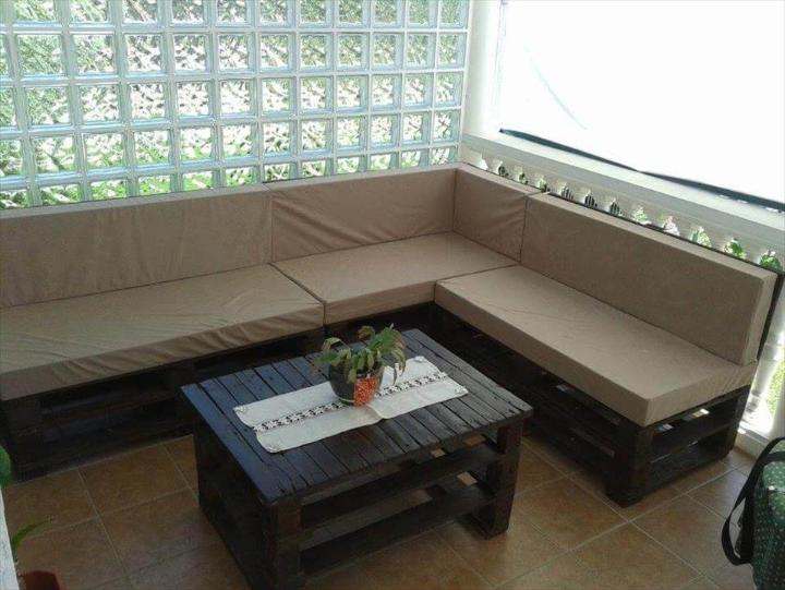 wooden pallet cushioned seat