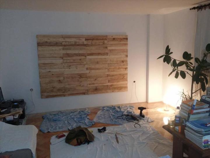 diy wooden pallet accent wall
