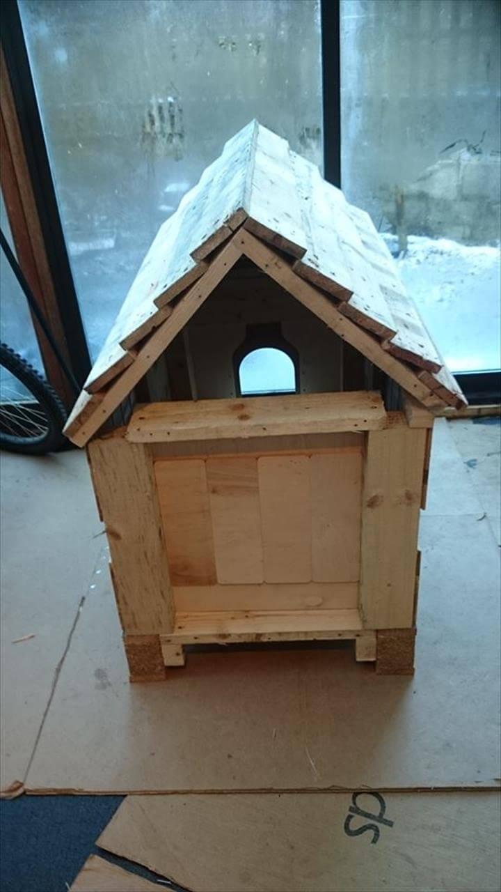 upcycled wooden pallet doghouse