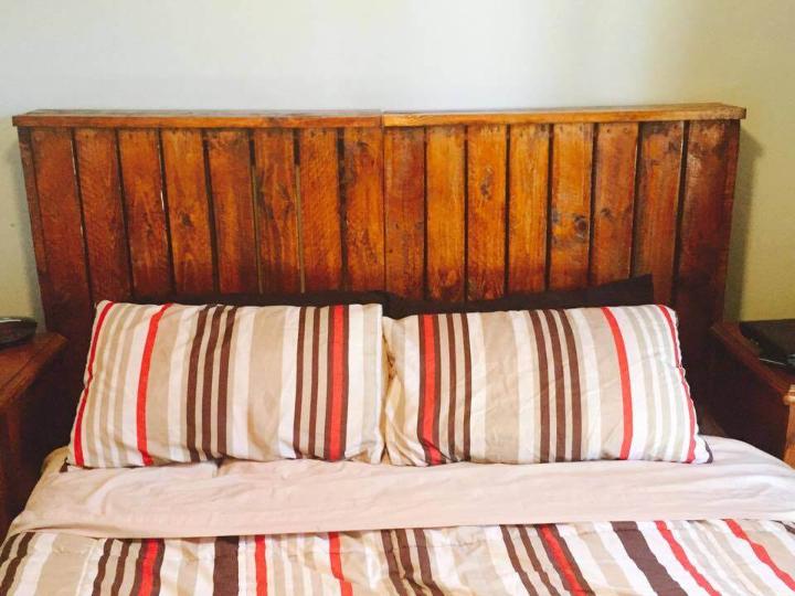 wooden pallet headboard