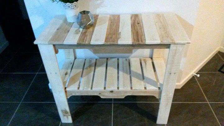 recycled pallet entryway console