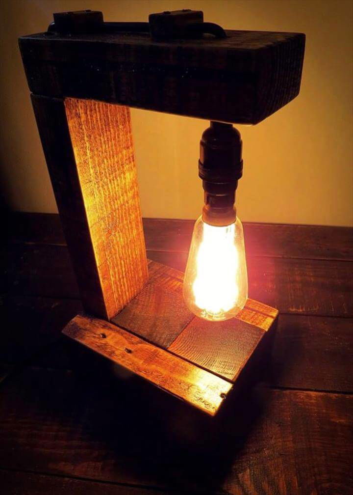 Pallet Table Lamp with Edison Bulb - Easy Pallet Ideas