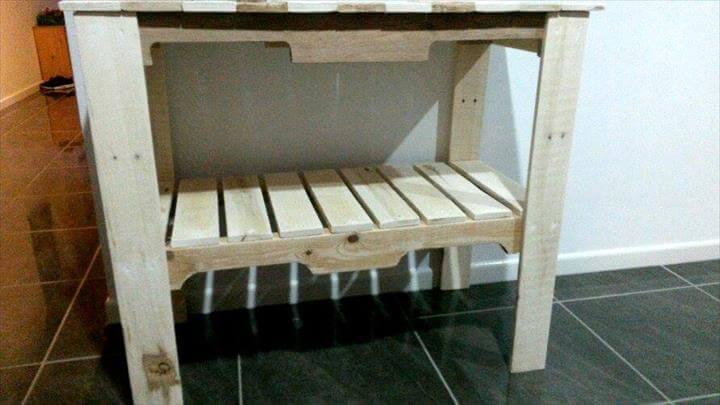 upcycled wooden pallet entryway or hallway console