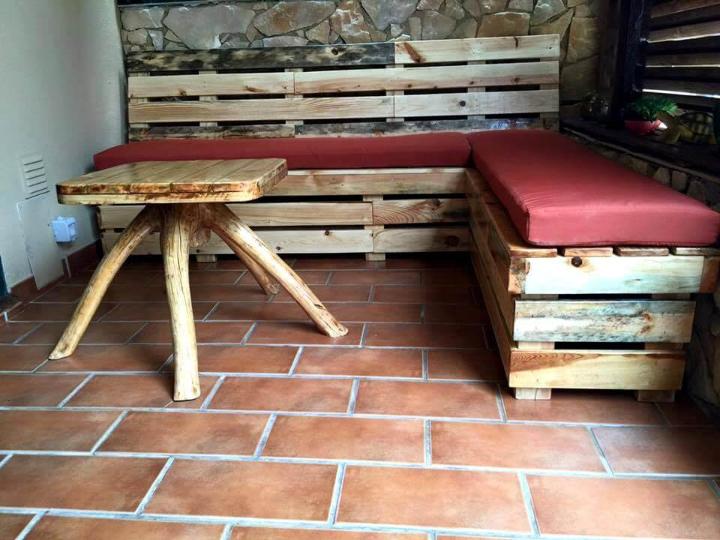 Recycled pallet sofa and coffee table
