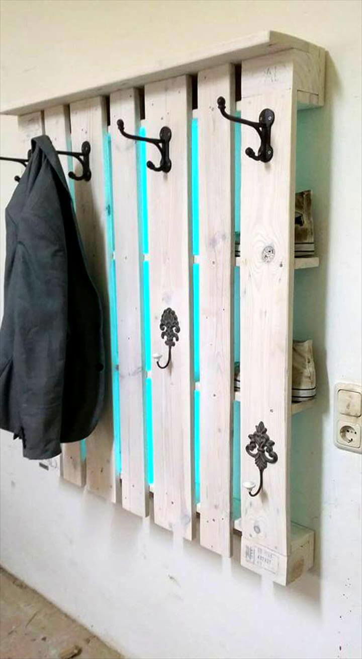 Rustic Inspired Pallet Coat Rack - Easy Pallet Ideas