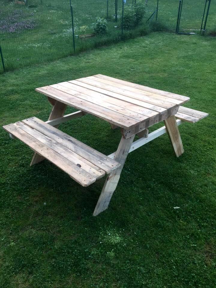Repurposed pallet picnic table