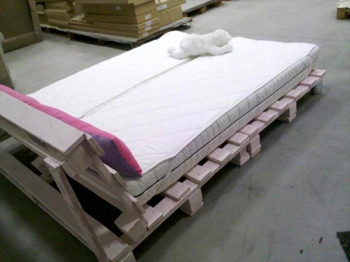 low-cost wooden pallet platform bed