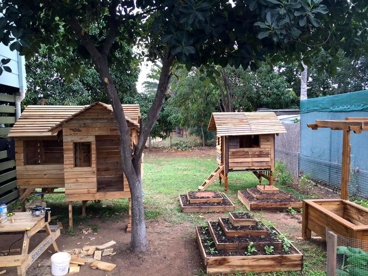 Pallet Cubby House Playhouse Easy Pallet Ideas