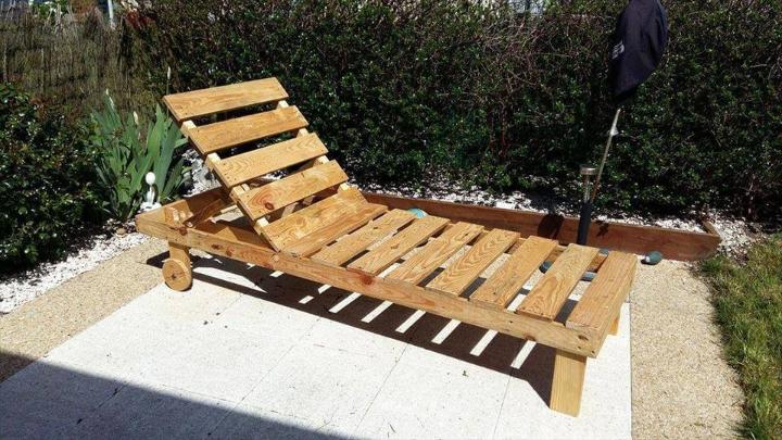 reclaimed pallet outdoor lounger