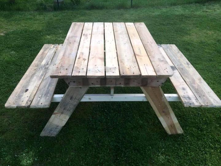 reclaimed pallet picnic table