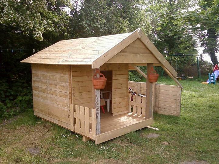 handmade mini pallet garden cabinet or kids playhouse