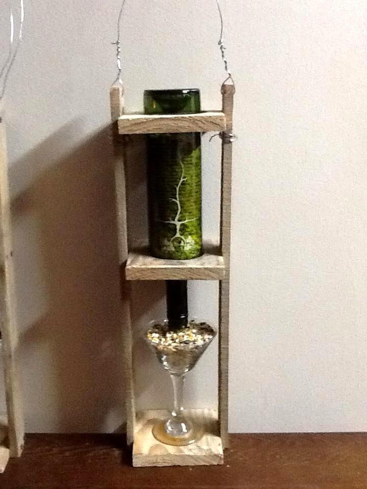 repurposed wooden pallet mini hanging bar