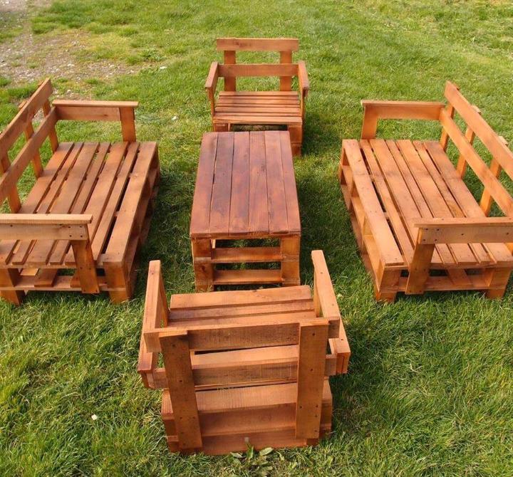 Giant size pallet outdoor seating set