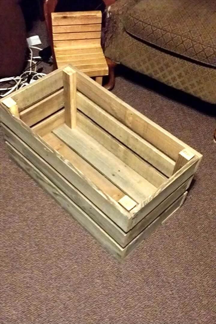 Wooden pallet toy box