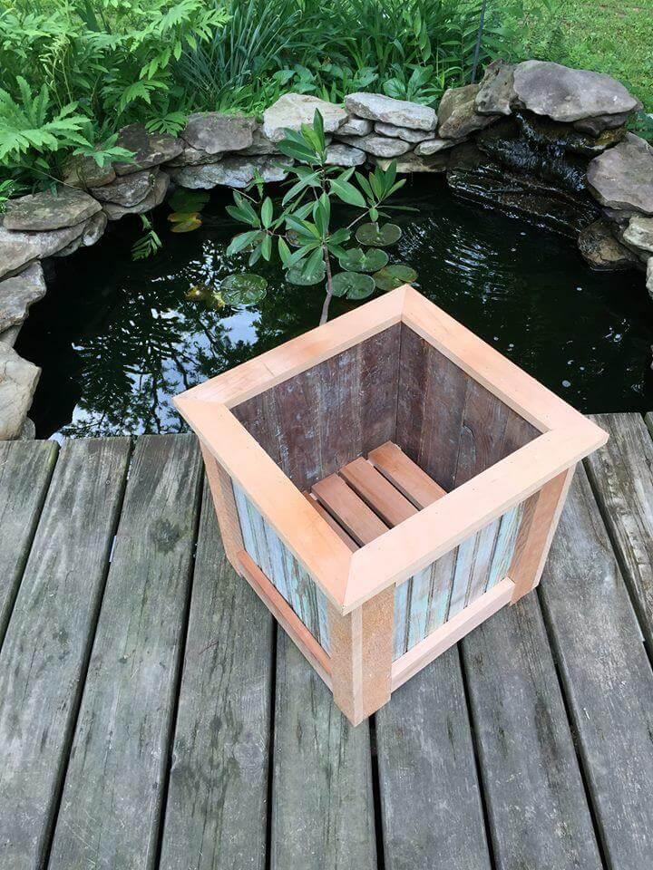 Recycled pallet planter box