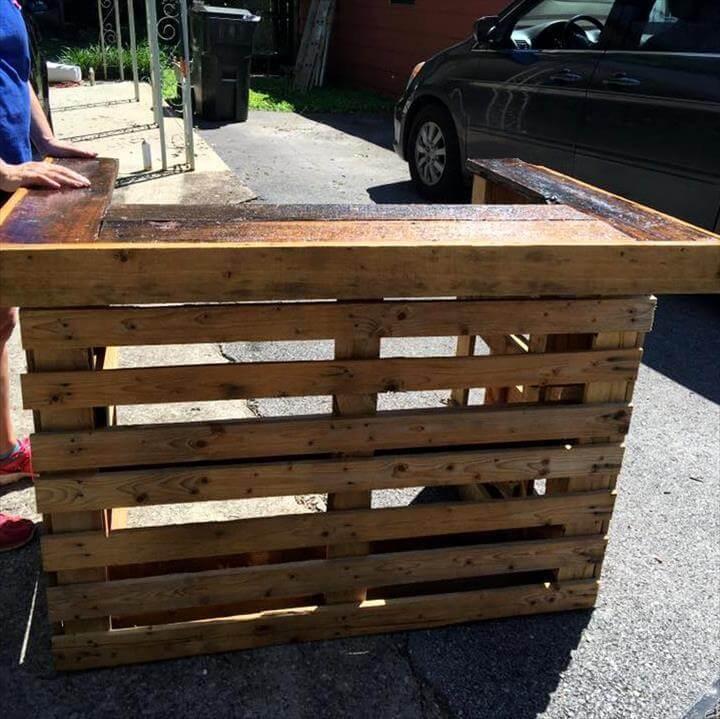 Recycled pallet bar