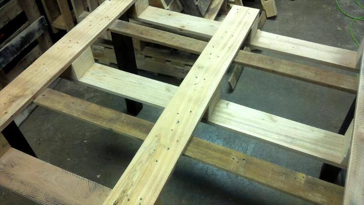 building dining table out of pallets
