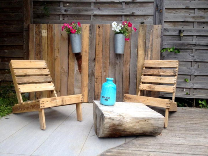 recycled pallet lounge chairs set