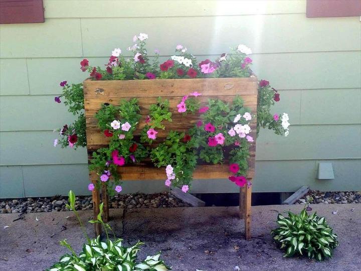 recycled pallet vertical flower planter