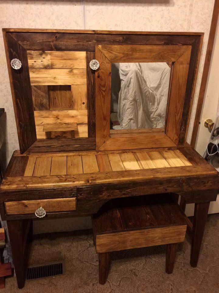 Rustic Pallet Vanity With Stool Easy Pallet Ideas