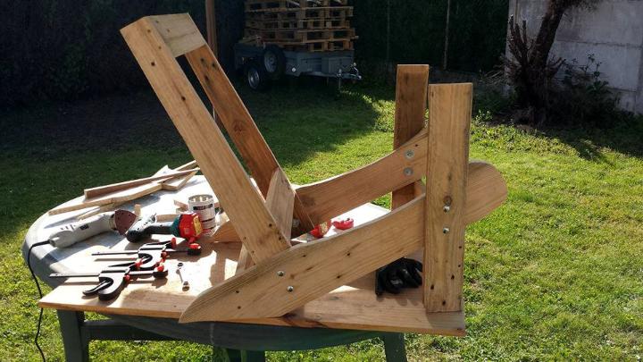 primary frame for pallet Adirondack chair
