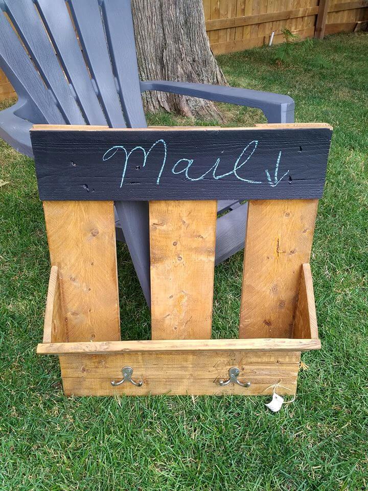 pallet wall hooks with chalkboard and storage-pocket