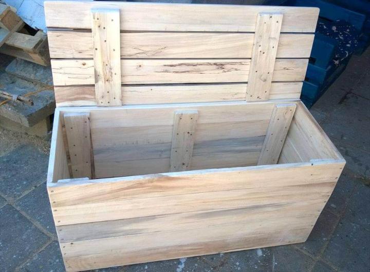 Recycled pallet chest
