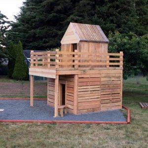 repurposed wooden pallet fun playhouse