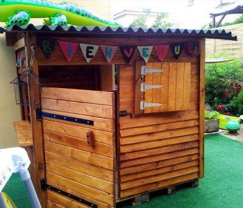 self-made wooden pallet playhouse