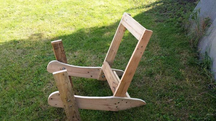 how to build an Adirondack chair out of pallets