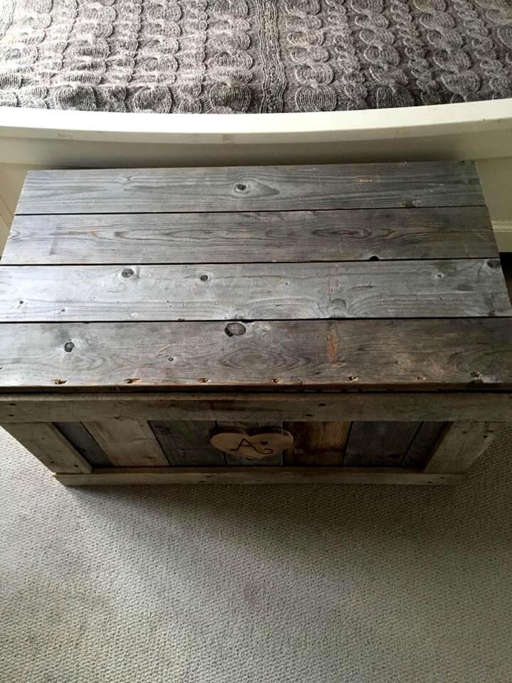 no-cost rustic pallet chest
