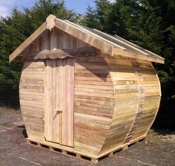 fancy round wooden pallet toilet cabin